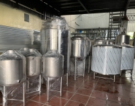 So sánh thiết bị nấu ăn bằng inox với các loại vật liệu khác